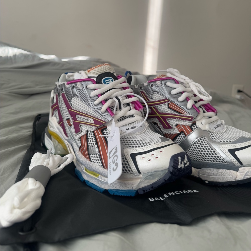 Sneakers !!! Dm me